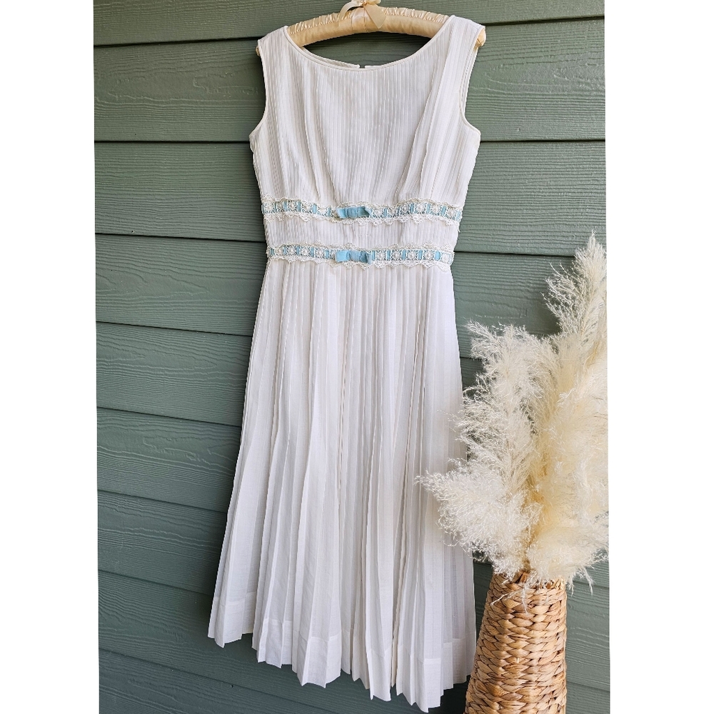 Vintage 60's Joan Leslie Off White Pleated Sleeveless Midi Classic Dress